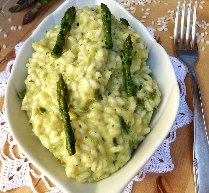 RISOTTO CON ASPARAGI SELVATICI E RY